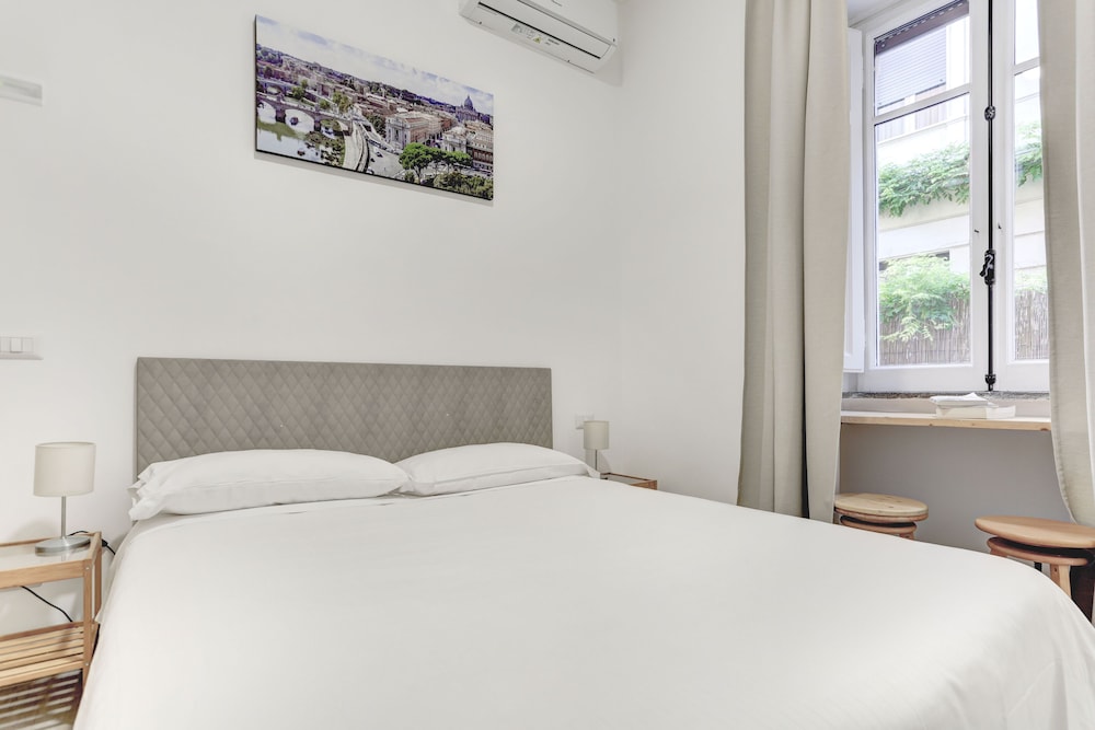 santi quattro apartment and rooms colosseo