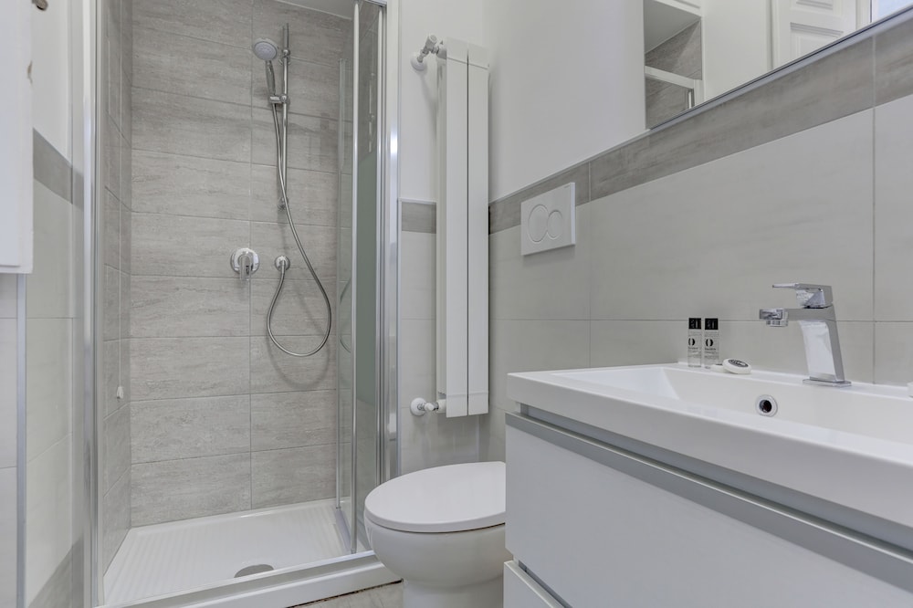 santi quattro apartment and rooms colosseo