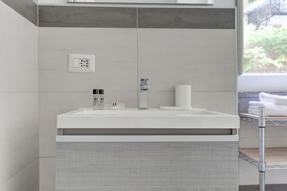 santi quattro apartment and rooms colosseo