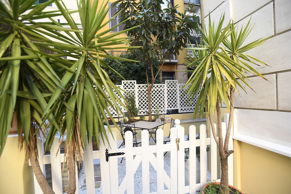 santi quattro apartment and rooms colosseo