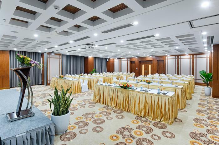 paris deli danang beach hotel