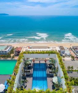 paris deli danang beach hotel