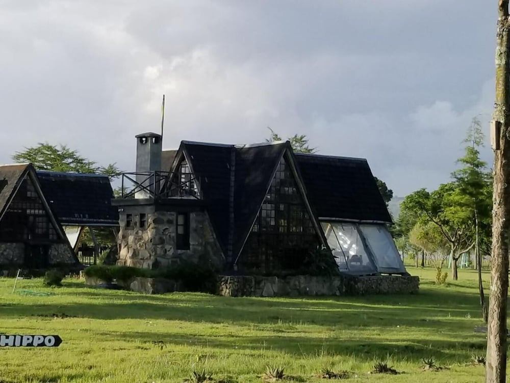 samawati lakeside cottages