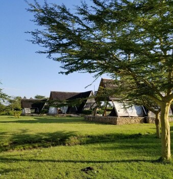 samawati lakeside cottages