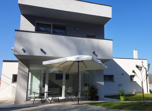 Crystal Bed And Breakfast,Dormelletto>>Belgirate,3 star