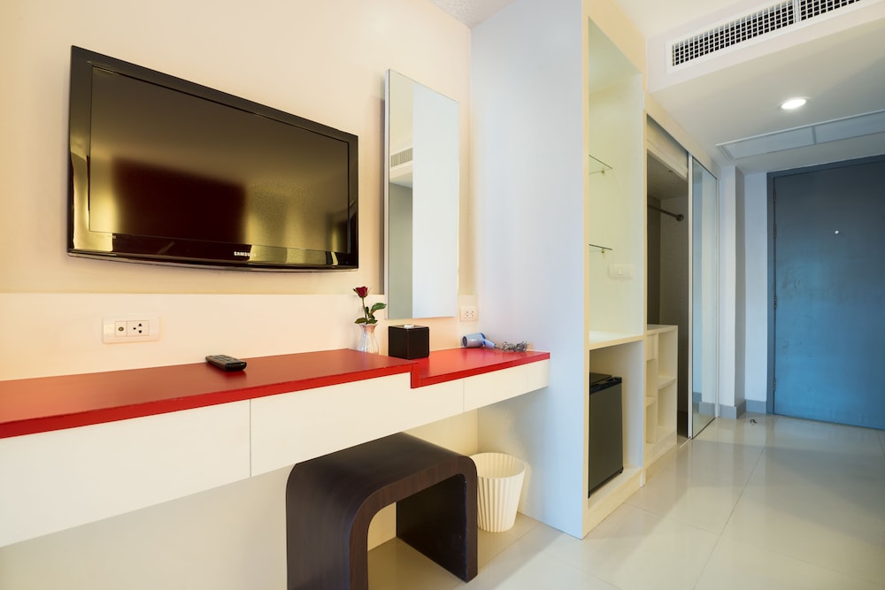 alfresco phuket hotel