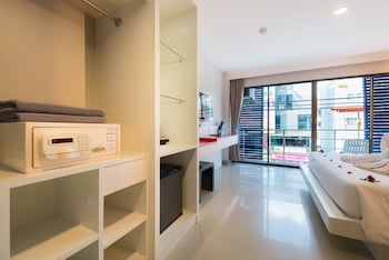 alfresco phuket hotel