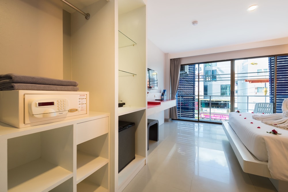 alfresco phuket hotel