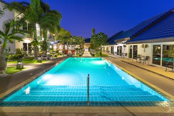 Phuket Airport Hotel,Near Sirinat National Park,3 star