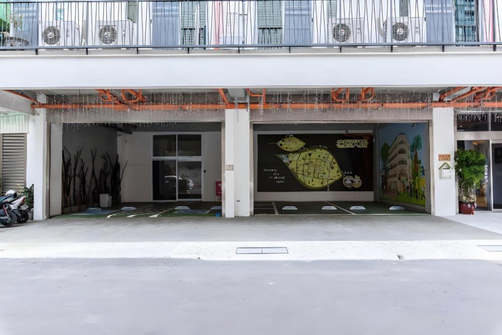 treehouse hostels