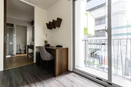 treehouse hostels