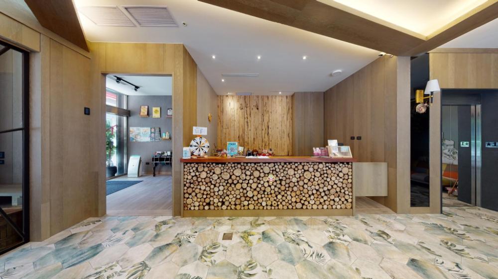 treehouse hostels