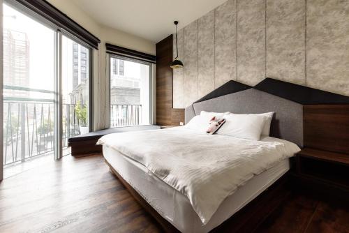 treehouse hostels