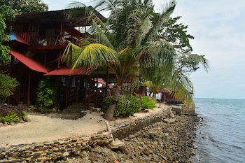 the jemuruk island resort