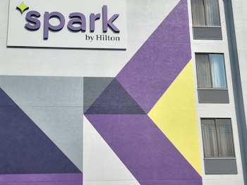 spark by hilton green bay