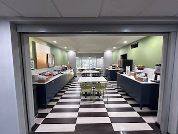 spark by hilton green bay