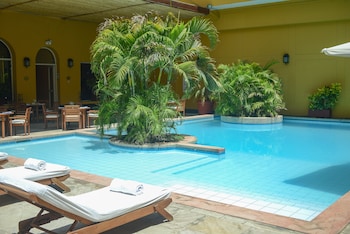 lp los portales hotel piura