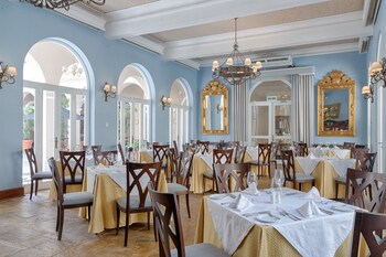 lp los portales hotel piura