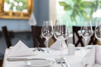 lp los portales hotel piura