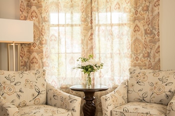 Gothic Eves Inn And Spa,New York>>Burdett,4 star