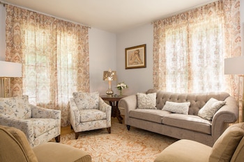 Gothic Eves Inn And Spa,New York>>Burdett,4 star