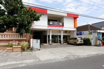 reddoorz near adisucipto airport 3