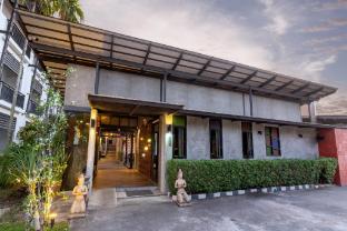 phu ke ta the hip service apartment and hotel