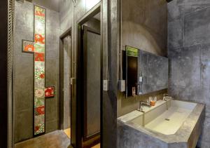 phu ke ta the hip service apartment and hotel