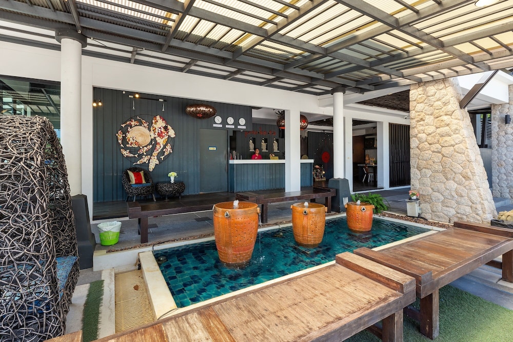 phu ke ta the hip service apartment and hotel