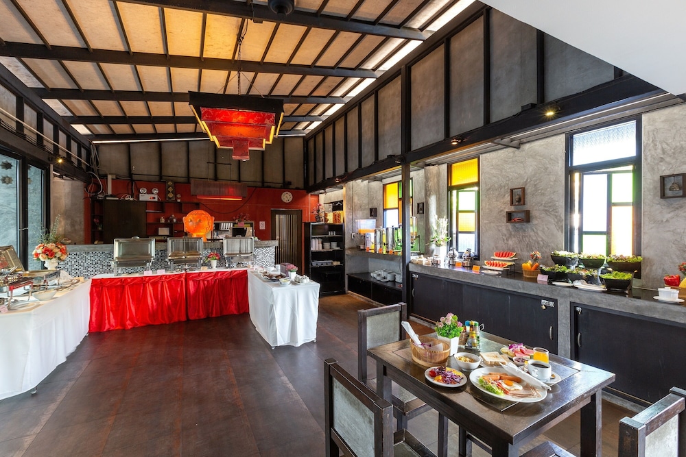 phu ke ta the hip service apartment and hotel