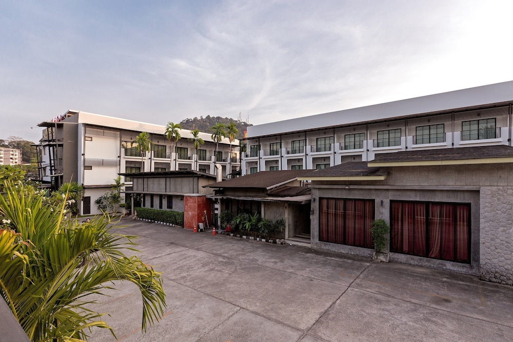 phu ke ta the hip service apartment and hotel