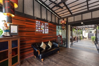 phu ke ta the hip service apartment and hotel