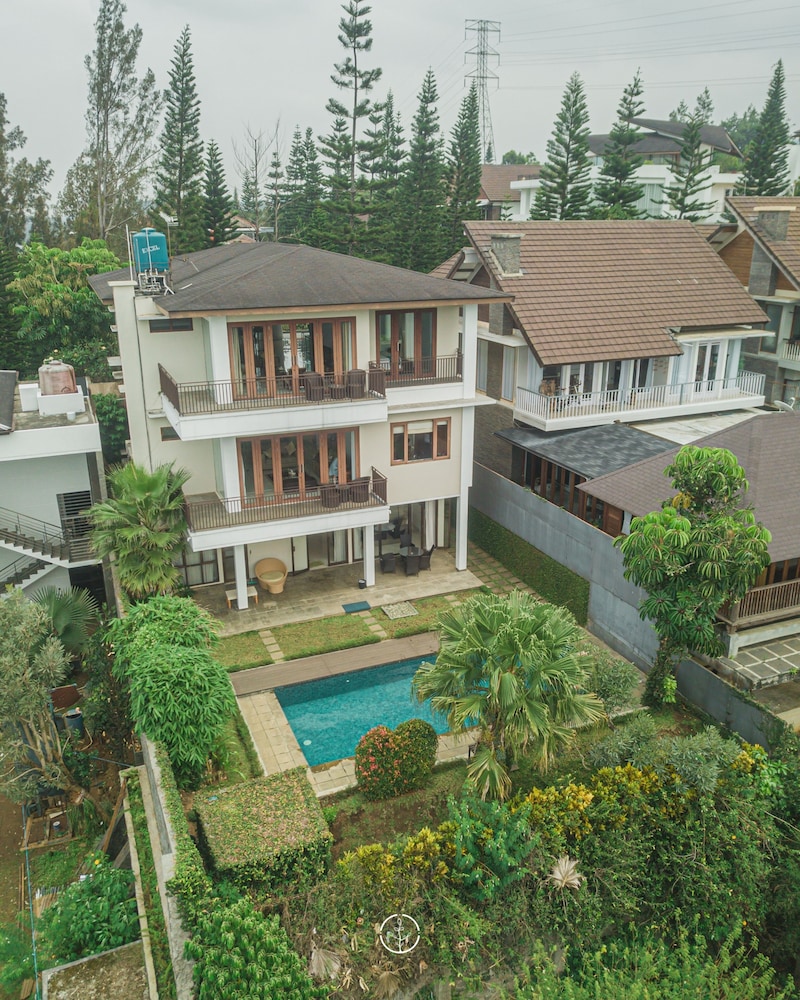 elok villa 4 bedrooms with a private pool