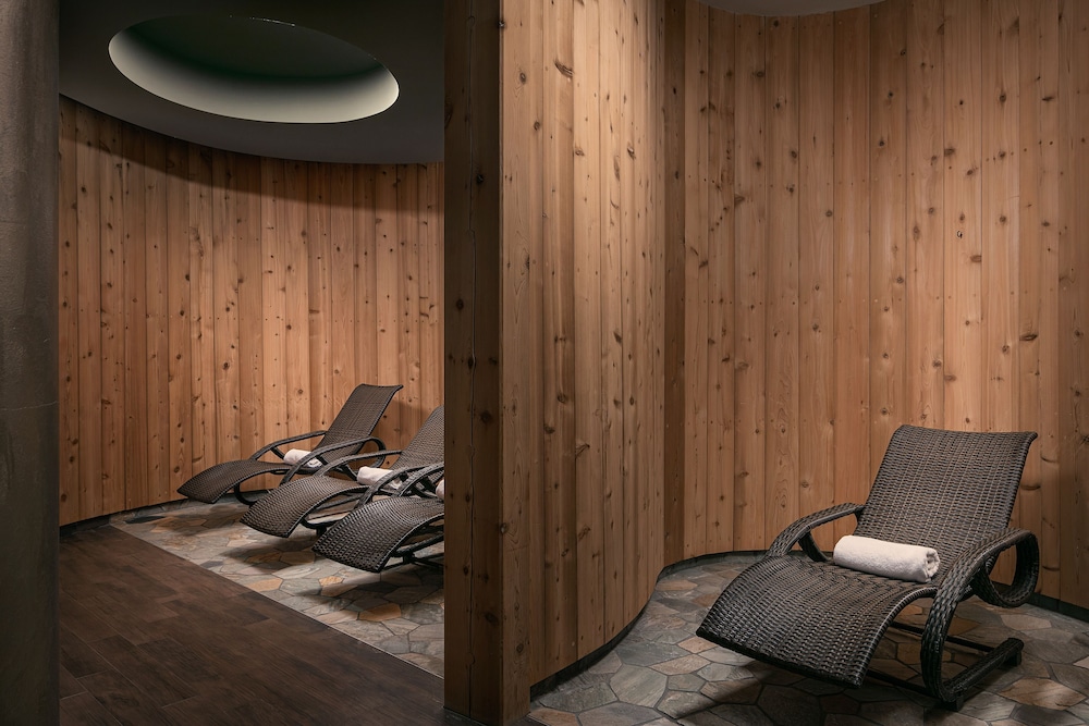 golf and spa kuneticka hora