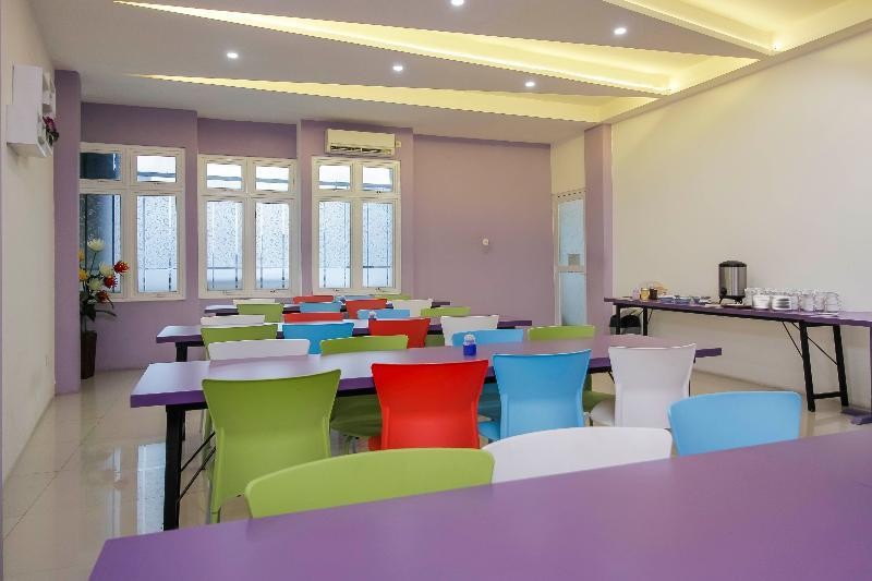 reddoorz plus near stasiun bekasi