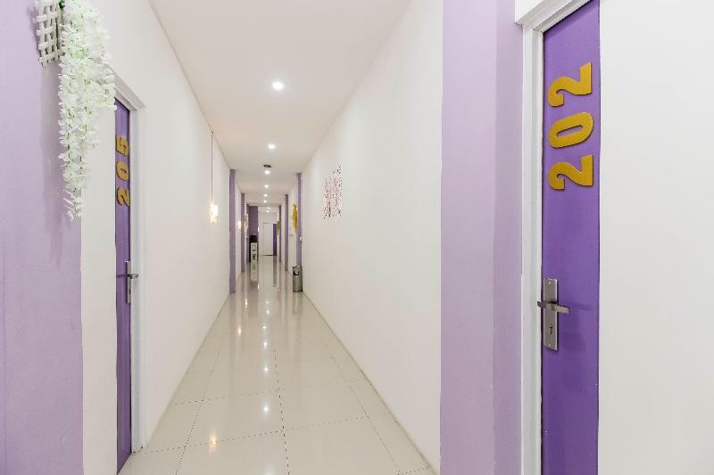 reddoorz plus near stasiun bekasi