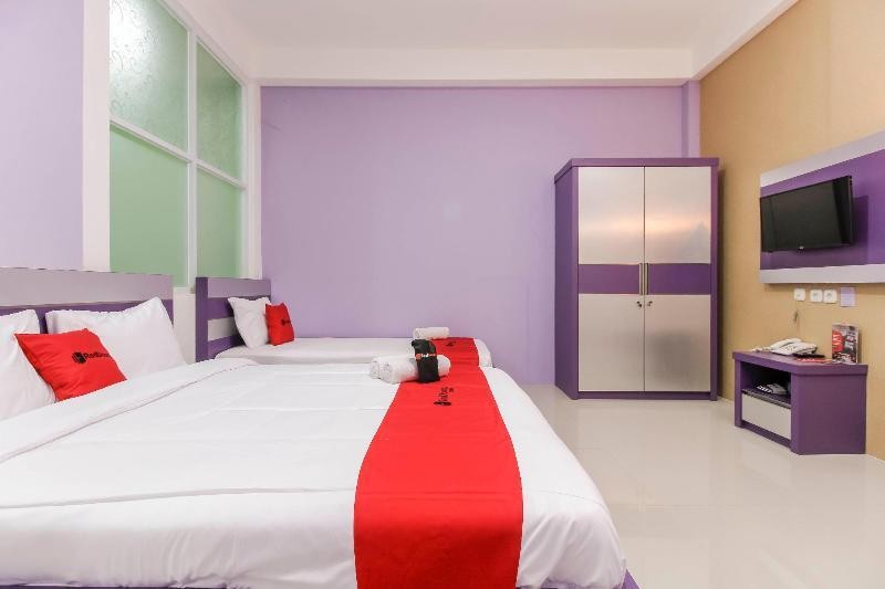 reddoorz plus near stasiun bekasi