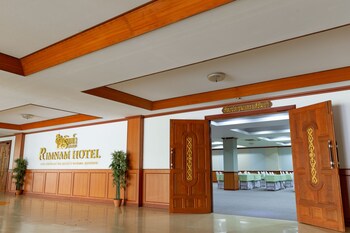 rimnam hotel suk sawat 70