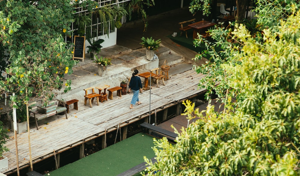 rimnam hotel suk sawat 70