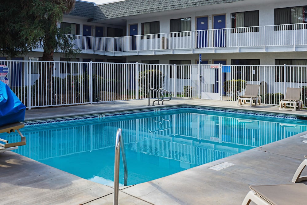 motel 6 porterville ca