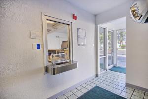 motel 6 porterville ca