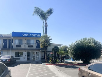motel 6 tulare ca