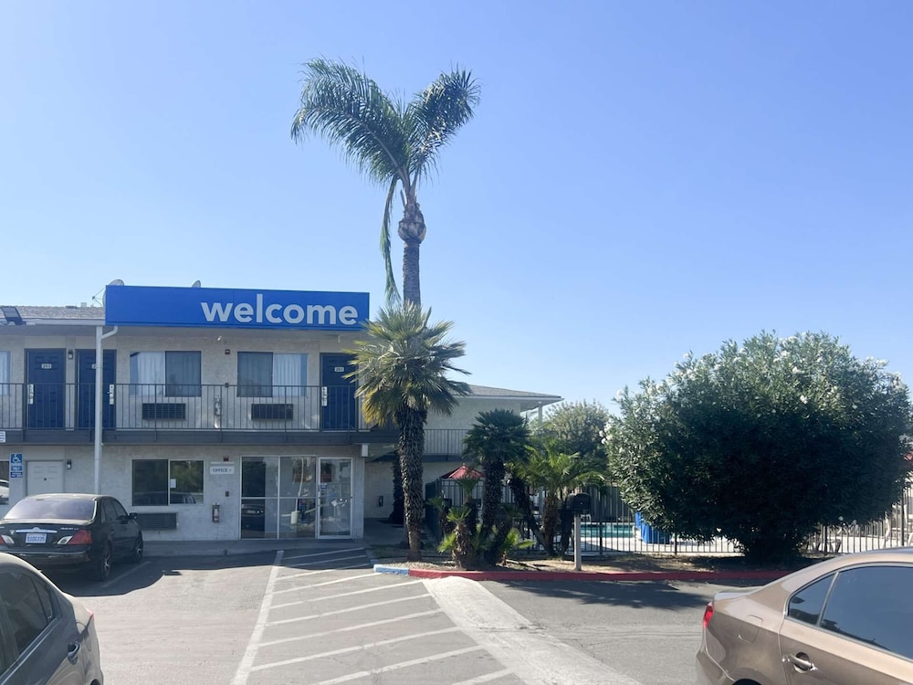 motel 6 tulare ca