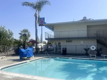 motel 6 tulare ca