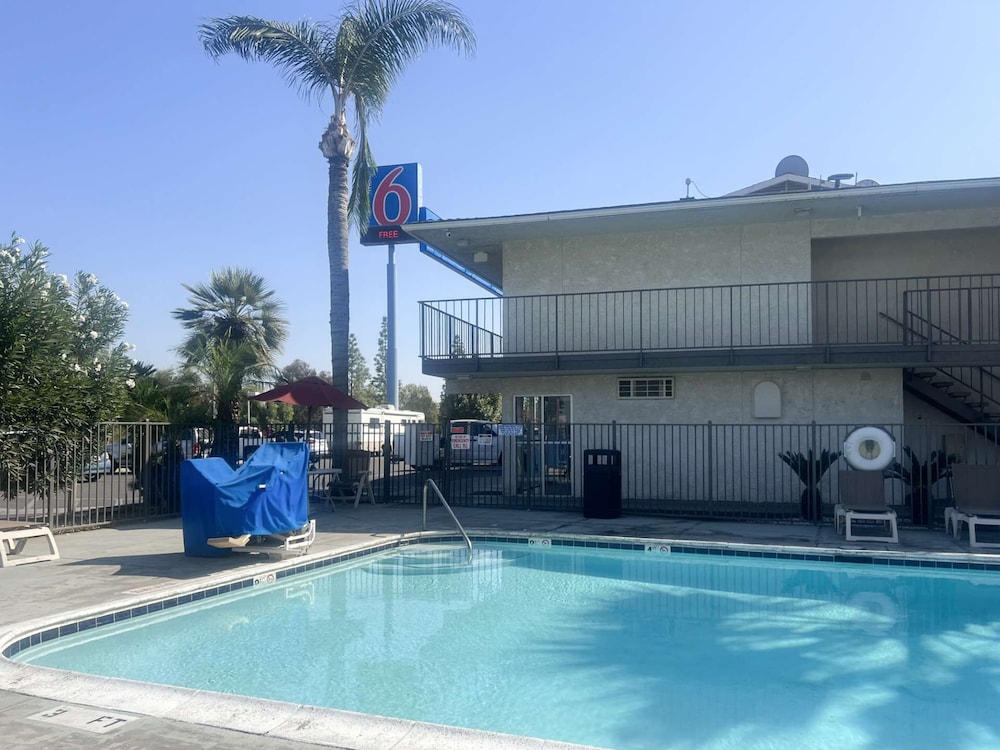motel 6 tulare ca