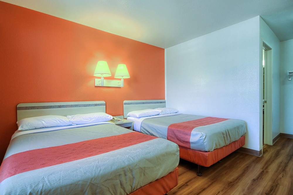 motel 6 tulare ca