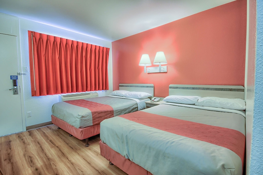 motel 6 tulare ca
