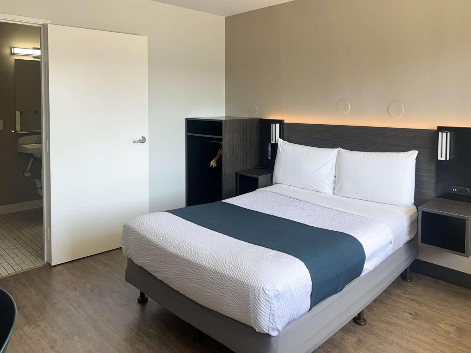 motel 6 tulare ca