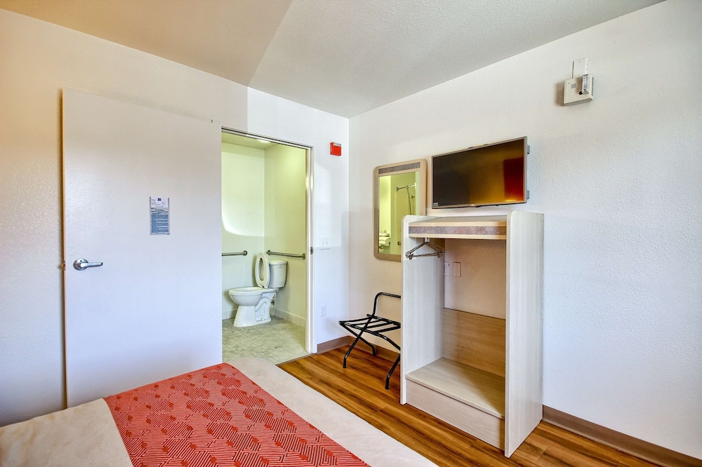 motel 6 tulare ca