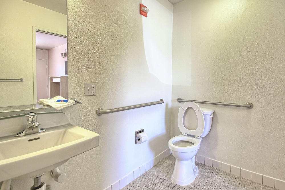 motel 6 tulare ca